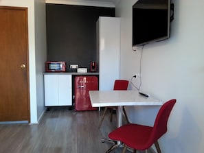 Standard Room, Non Smoking (Standard  Double) | In-room dining - Kurri Motor Inn (Kurri Kurri)