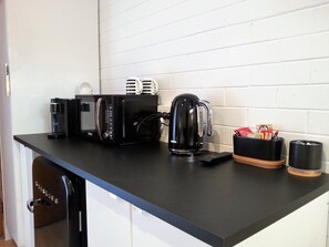 Standard Room, Non Smoking (TWIN ROOM) | Coffee and/or coffee maker