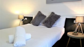 Camera Standard, non fumatori (TWIN ROOM) | Una scrivania, ferro/asse da stiro, Wi-Fi gratuito, lenzuola