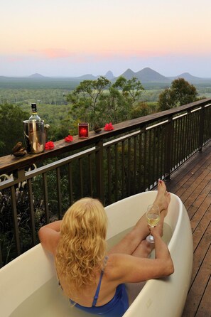 Standard Suite, 2 Bedrooms, Non Smoking, Kitchenette (Gulloo Cabin) | Bathroom | Shower, towels - Uluramaya Retreat Cabins (Wamuran)