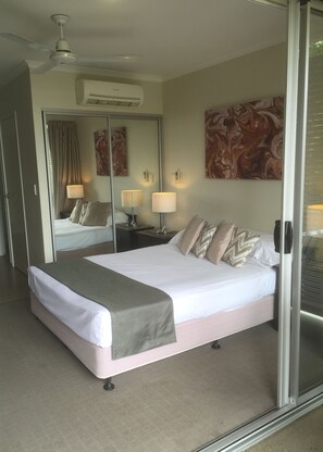 각각 다른 스타일의 인테리어, 방음 설비, 다리미/다리미판, 침대 시트