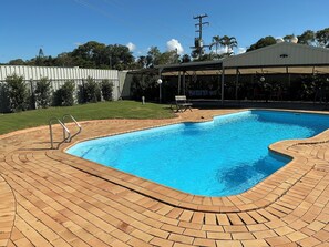Terrace/patio - Moore Park Beach Motel (Moore Park Beach)