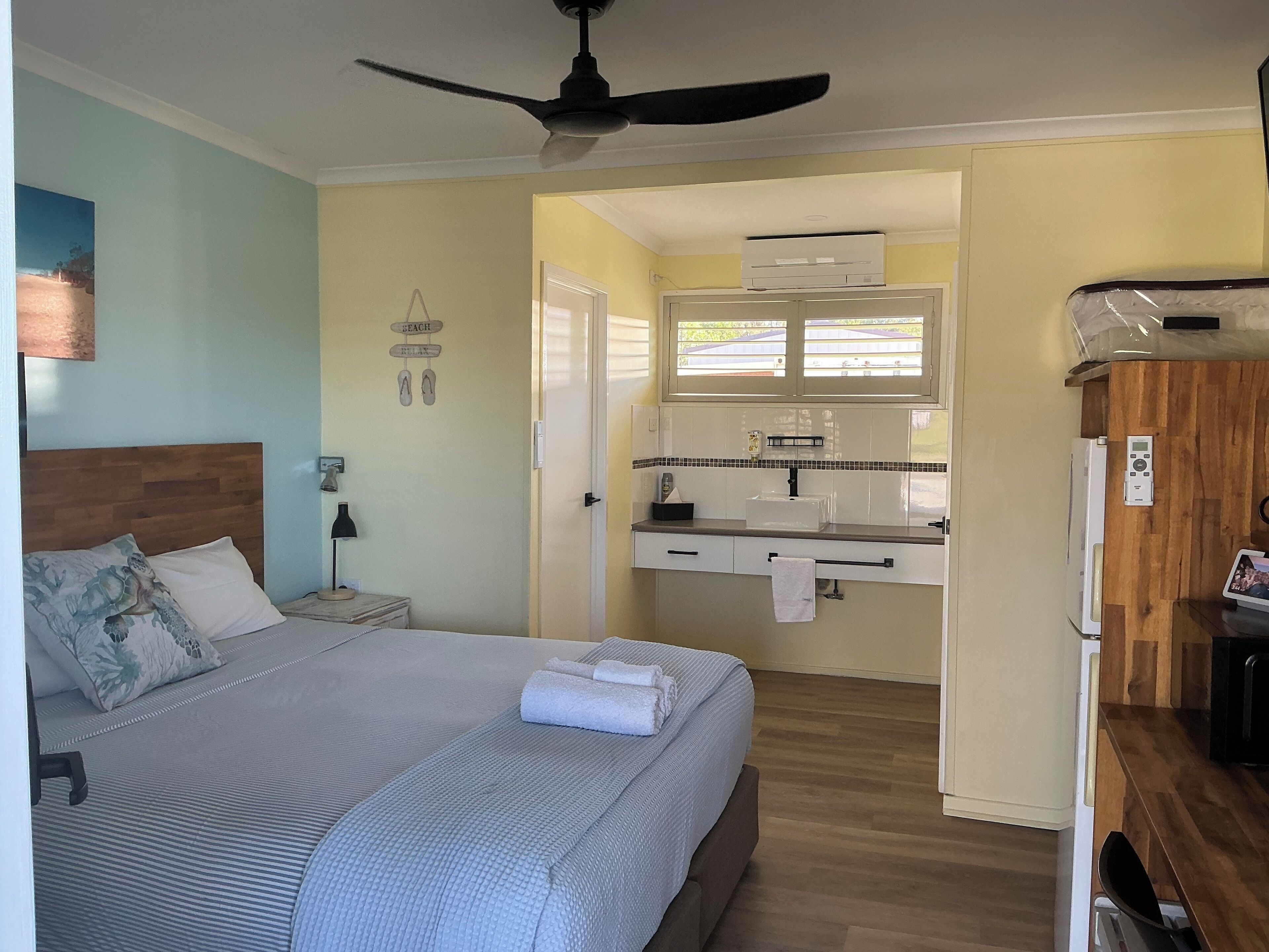 Room | Premium bedding, pillowtop beds, free minibar items, iron/ironing board