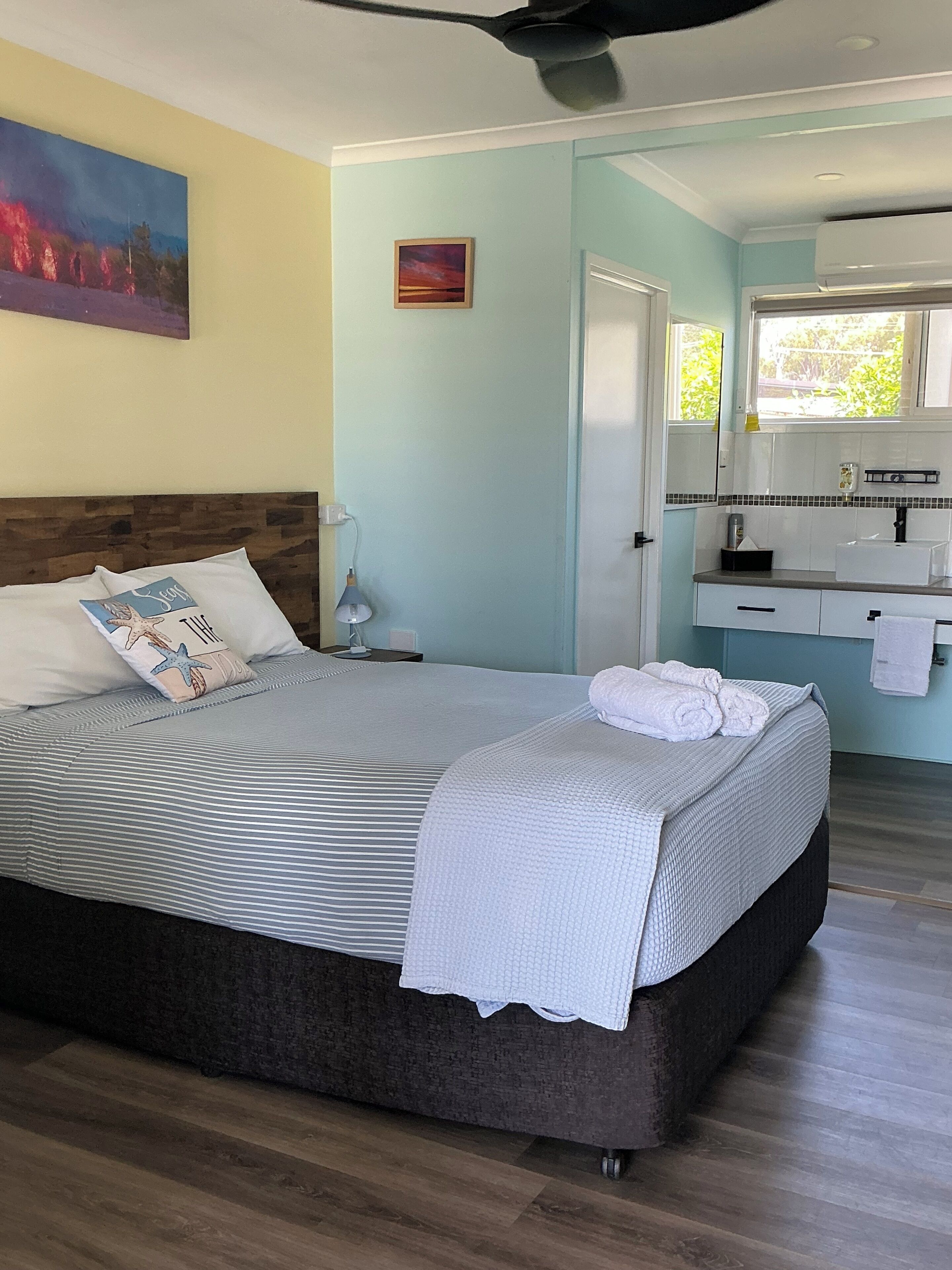 华丽客房, 1 张大床 | 高档床上用品、加厚床垫、免费迷你吧物品、熨斗/熨衣板