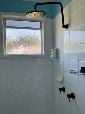 Dusche, Hydromassagedusche, Handtücher