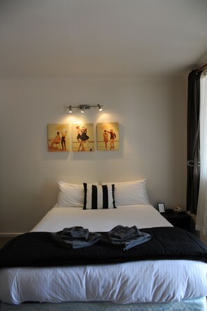 ห้องอีโคโนมี, ปลอดบุหรี่ (Family Room Economy (Large)) | เครื่องนอนระดับพรีเมียม, เตียงพร้อมฟูกเสริมที่นอน, ผ้าม่านกันแสง
