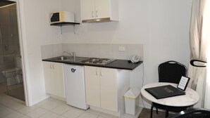 Familierom, ikke-røyk, tekjøkken (Family Room w/Kitchenette)