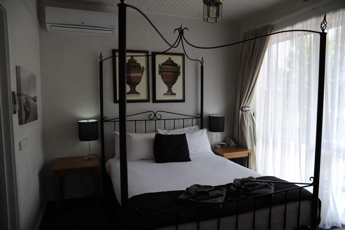 Eliza Romantic Spa Suite