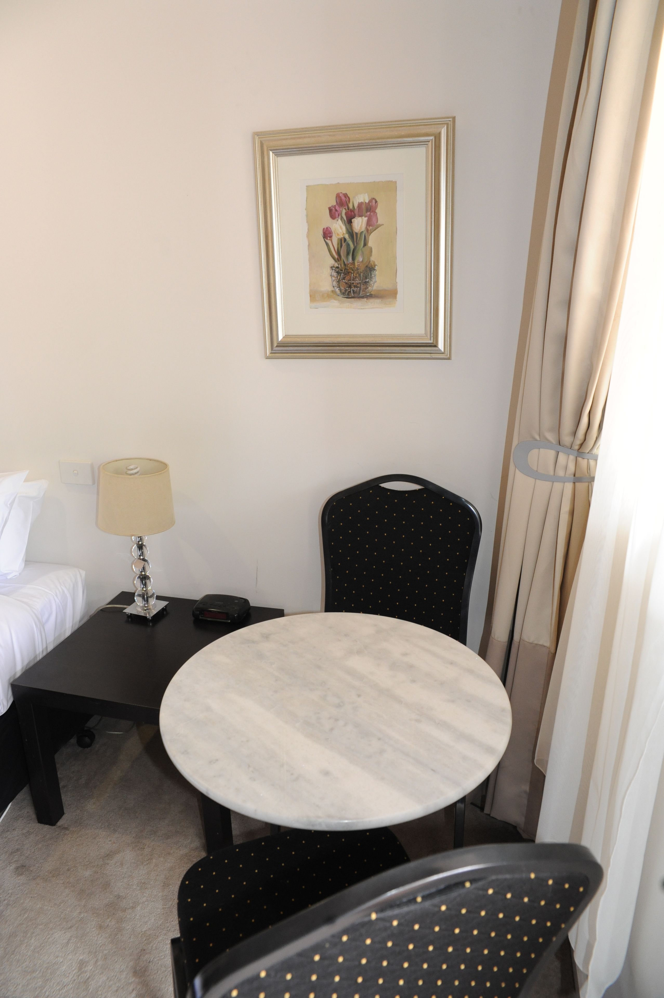 Phòng Tiêu chuẩn, không hút thuốc (King Room) | Bộ đồ giường cao cấp, nệm có lớp đệm bông, màn/rèm cản sáng 