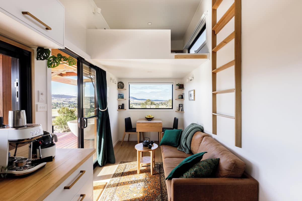 panoramic cabin | living area