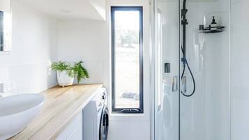 Panoramic Cabin | Bathroom | Shower, rainfall showerhead, free toiletries, bathrobes