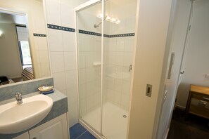 Free toiletries, hair dryer, towels - Anchorage Motel and Villas (Lorne)
