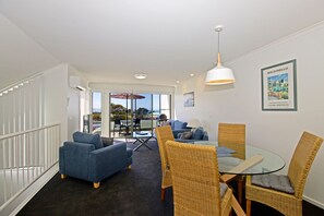 Flat-screen TV, DVD player - Anchorage Motel and Villas (Lorne)