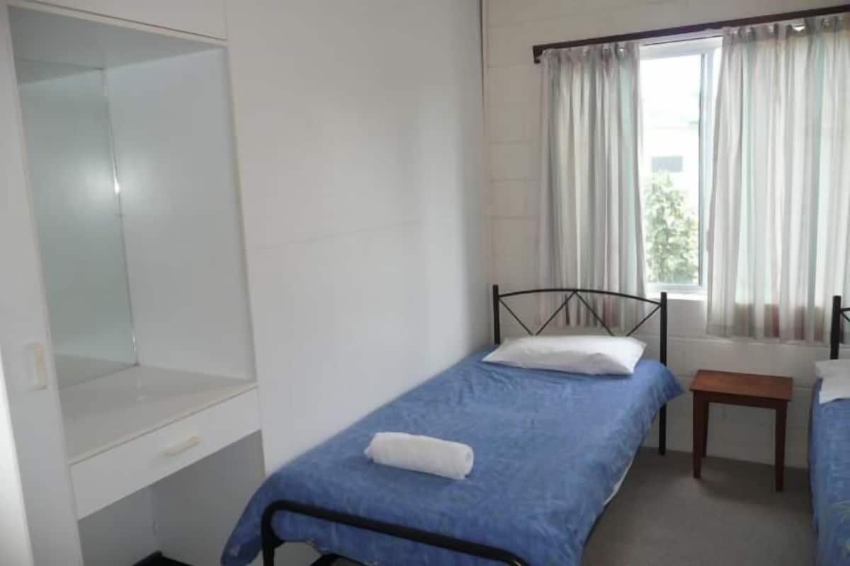 1 bedroom, soundproofing, iron/ironing board, bed sheets
