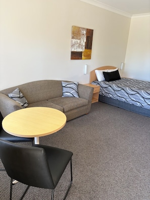 Kamar Eksekutif, 1 Tempat Tidur Queen | Minibar, meja kerja, setrika/meja setrika, dan Wi-Fi gratis