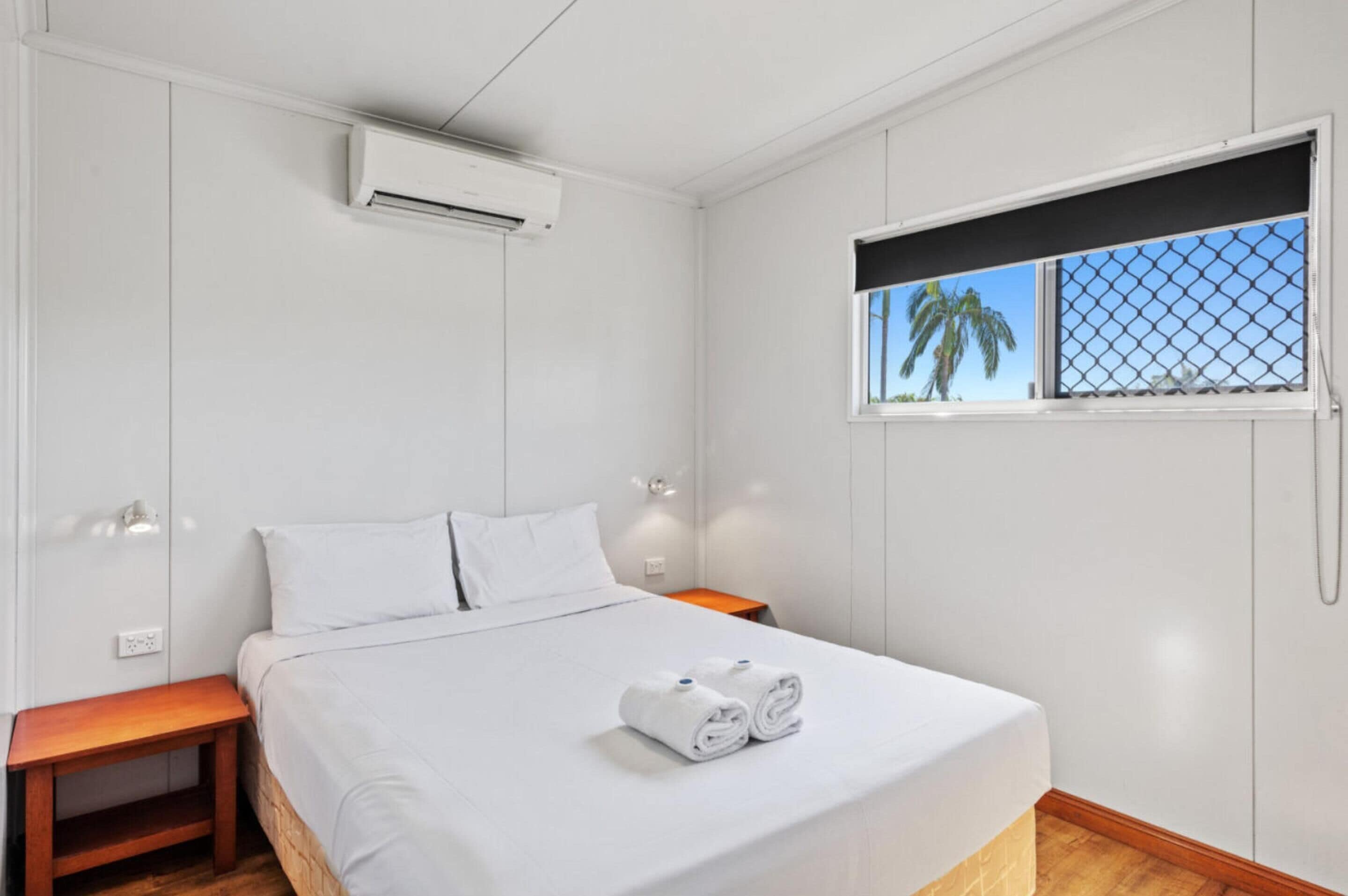 Chambre Standard, 1 chambre (Sleeps 4) | Fer et planche à repasser, accès au Wi-Fi (inclus), literie fournie