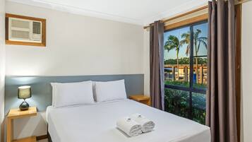 Superior 1 Bedroom Cabin - Sleeps 4 | 1 bedroom, iron/ironing board, free WiFi, bed sheets