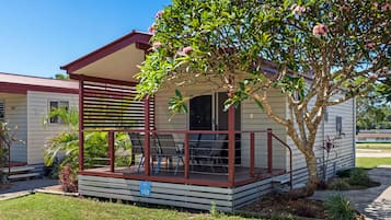 ๋๋ญ์ค ์บ๋น, ์นจ์ค 2๊ฐ (Sleeps 6) | ํ
๋ผ์ค/ํํฐ์ค
