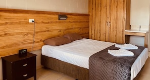 Habitación Deluxe | Escritorio y espacio para trabajar con un portátil