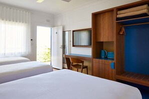 Quarto família | Roupas de cama premium, escrivaninha, espaço de trabalho para notebook