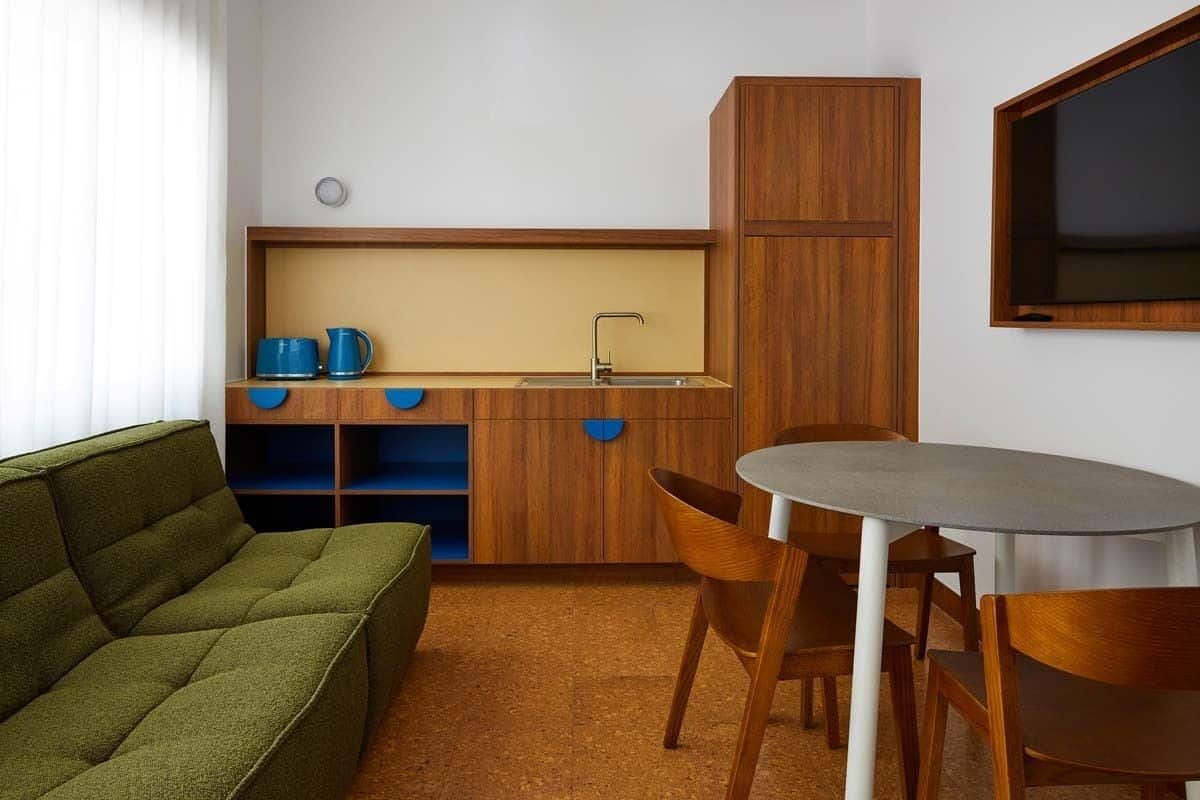 Kamer, 2 slaapkamers | Luxe beddengoed, een bureau, een laptopwerkplek
