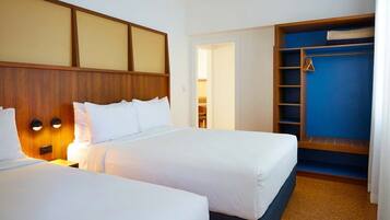 Habitación, 2 habitaciones | Ropa de cama de alta calidad y escritorio