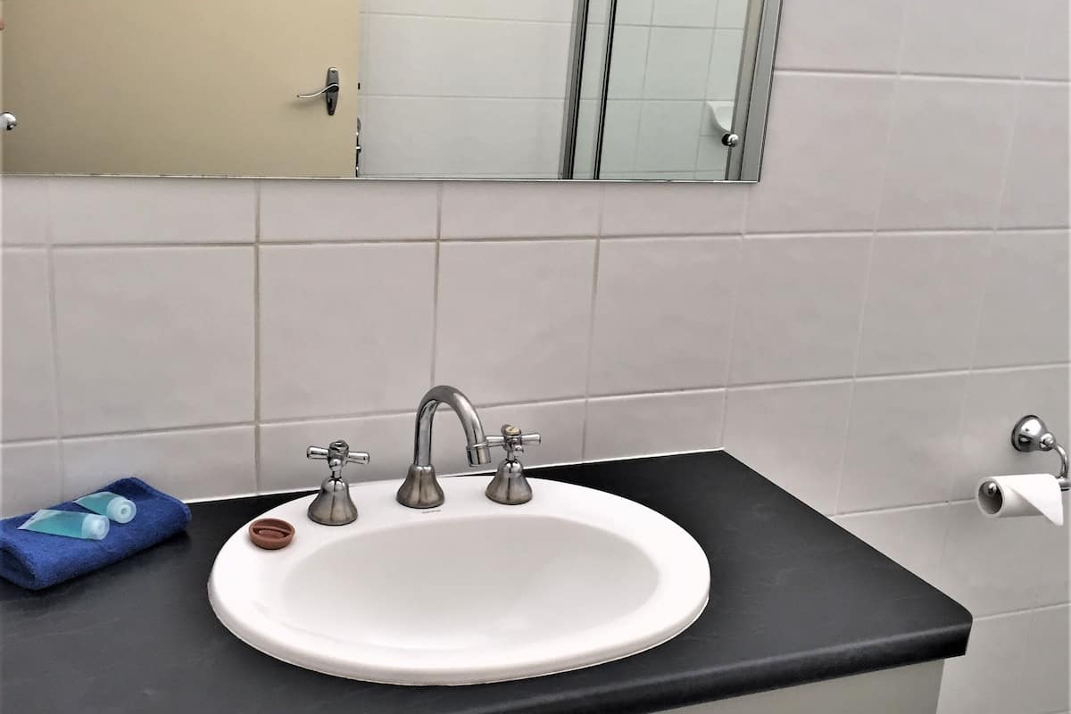 shower, free toiletries, towels