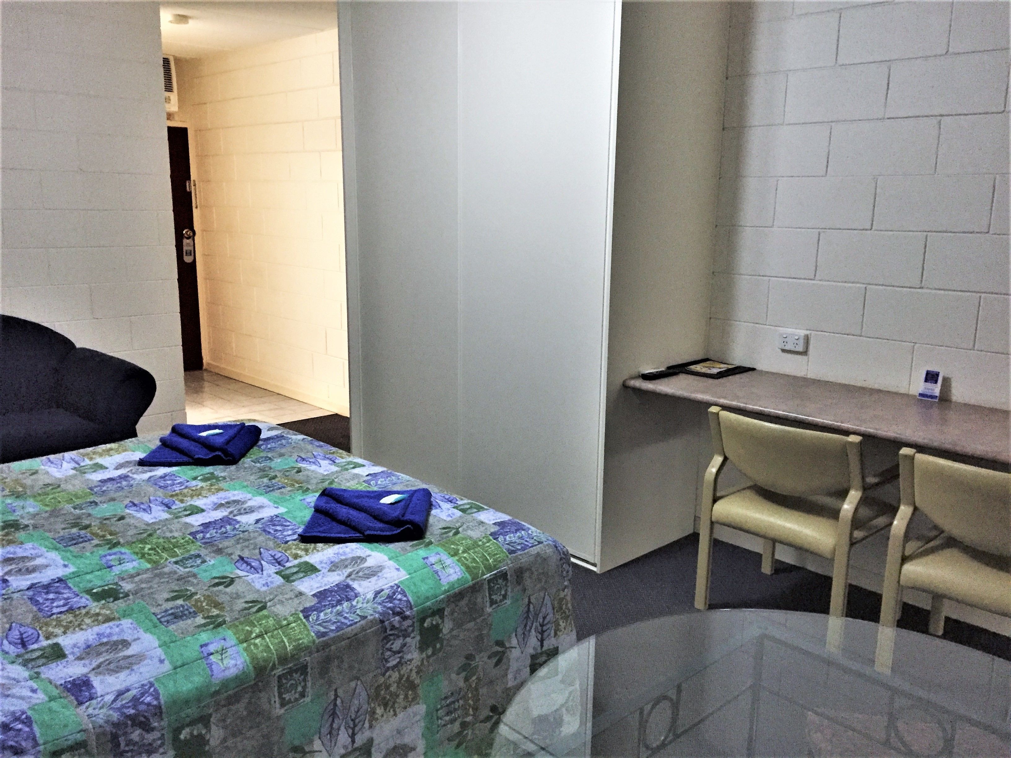 deluxe king | desk, blackout curtains, free wifi, bed sheets