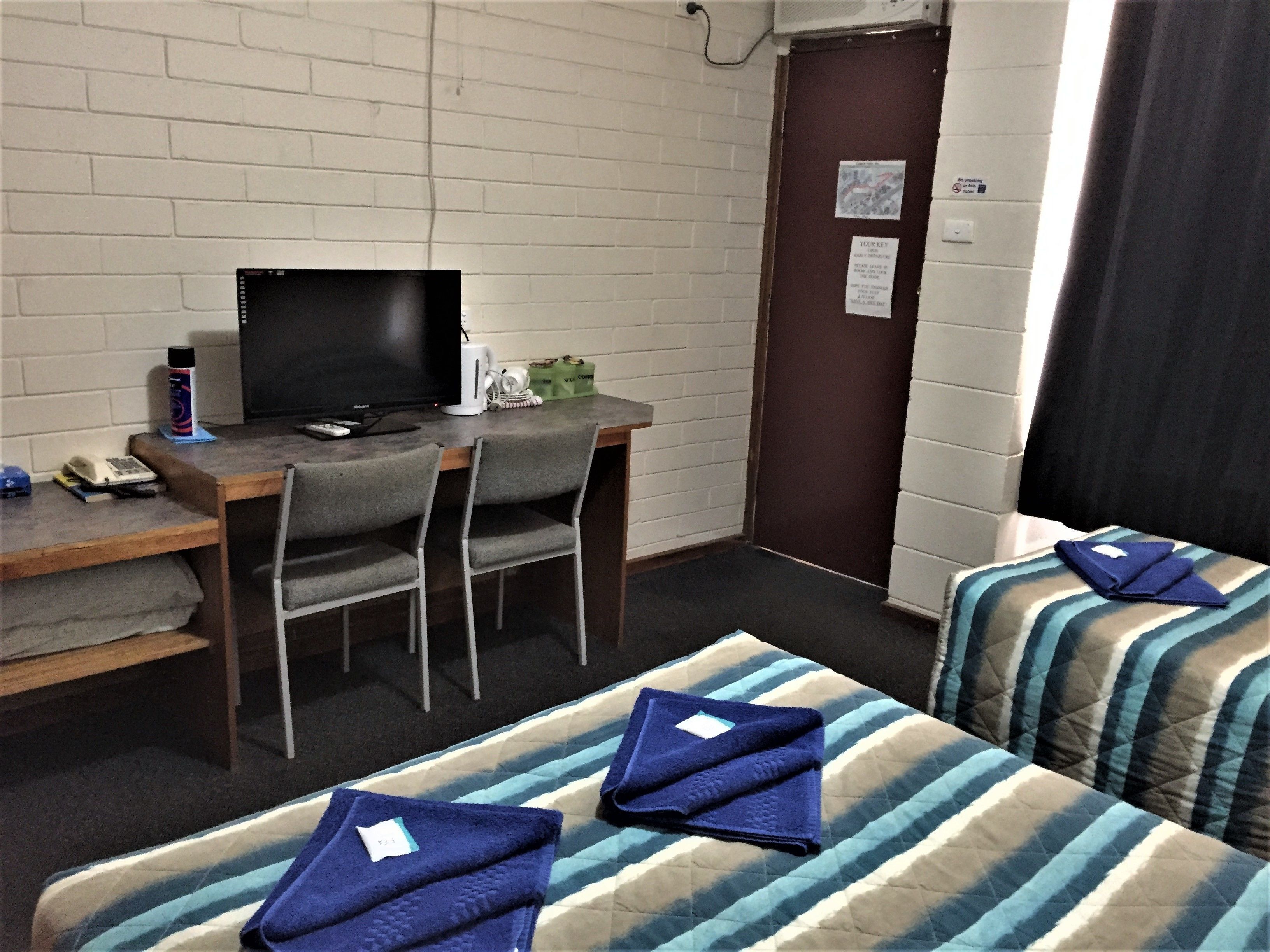 double or twin room pet friendly | desk, blackout curtains, free wifi, bed sheets