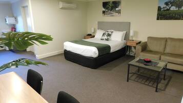 Deluxe south side Queen suite