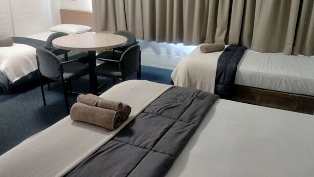 Family Room, Non Smoking, Kitchenette | Desk, iron/ironing board, free WiFi, individually decorated - Oakey Motel (Oakey)