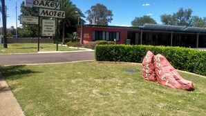 Property entrance - Oakey Motel (Oakey)