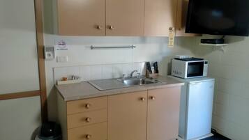 Family Room, Non Smoking, Kitchenette | Private kitchenette