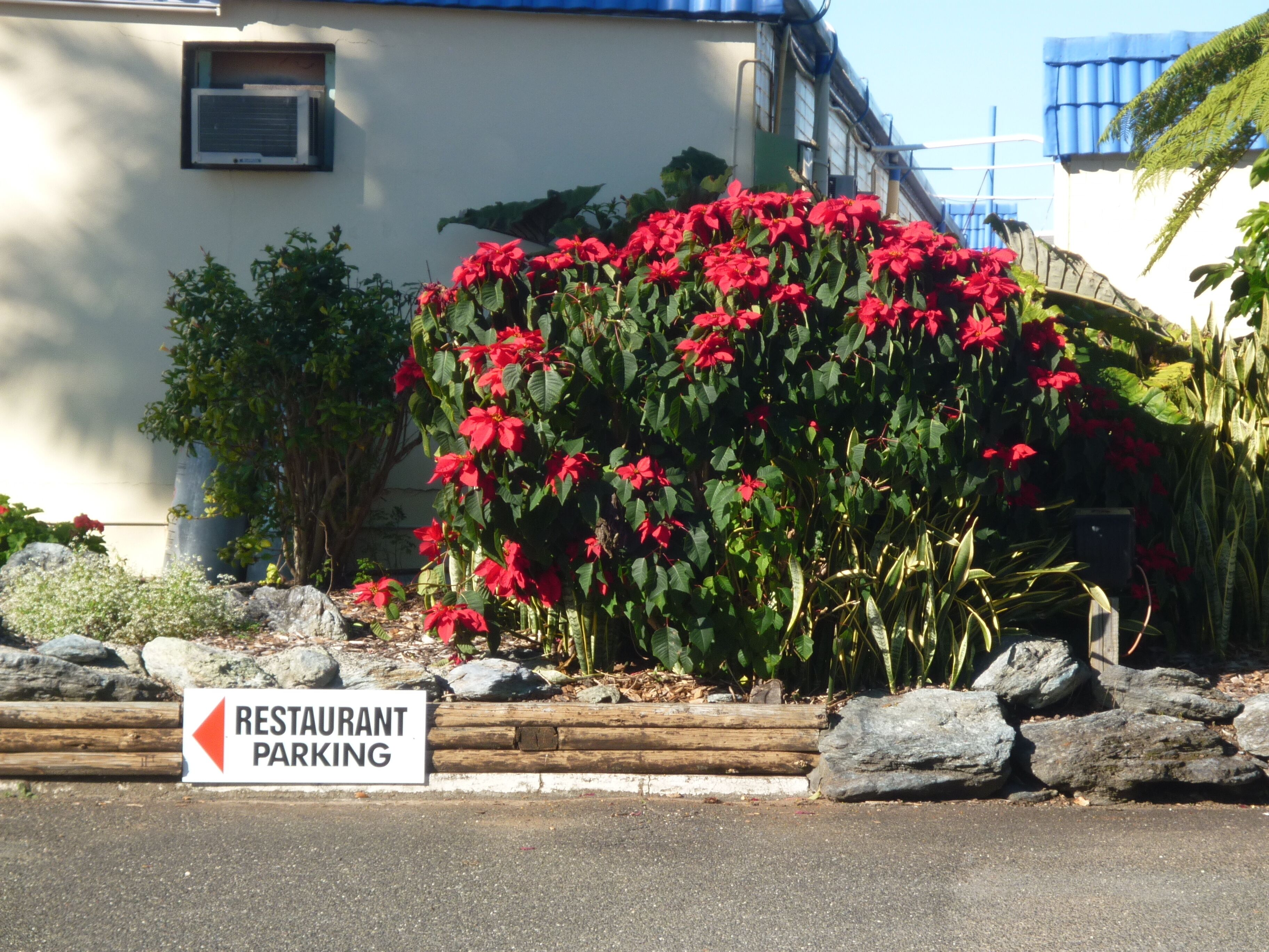 A sign indicating restaurant parking.