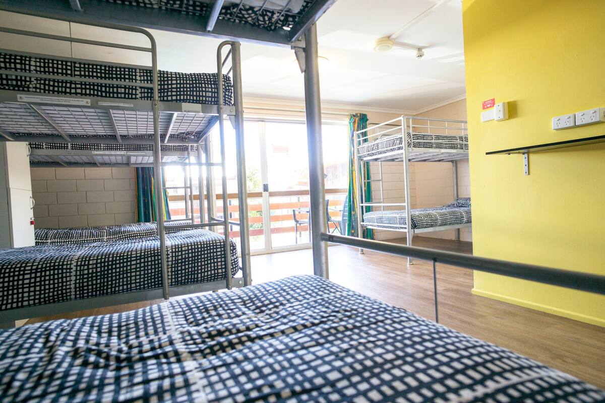 ห้องสแตนดาร์ดพักรวม, ปลอดบุหรี่, ระเบียง (8 Share Mix Dormitory) | Wi-Fi ฟรี, ผ้าปูที่นอน