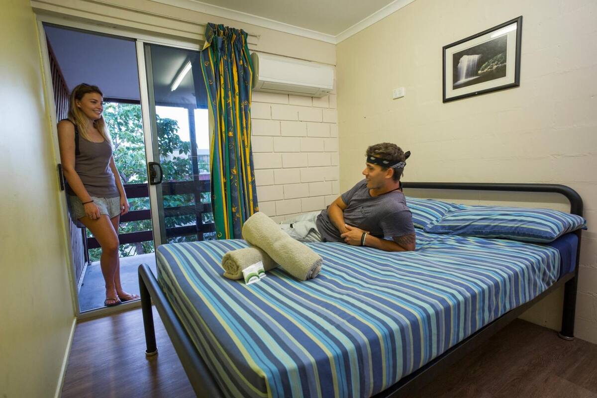 ห้องสแตนดาร์ด, ปลอดบุหรี่, ห้องน้ำรวม (Double Room) | Wi-Fi ฟรี, ผ้าปูที่นอน