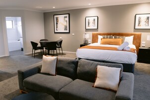 Luksussuite, 1 kingsize-seng, massasjebadekar (Luxury Spa Suite) | Skrivebord, lydisolert, strykejern/-brett og wi-fi (inkludert)