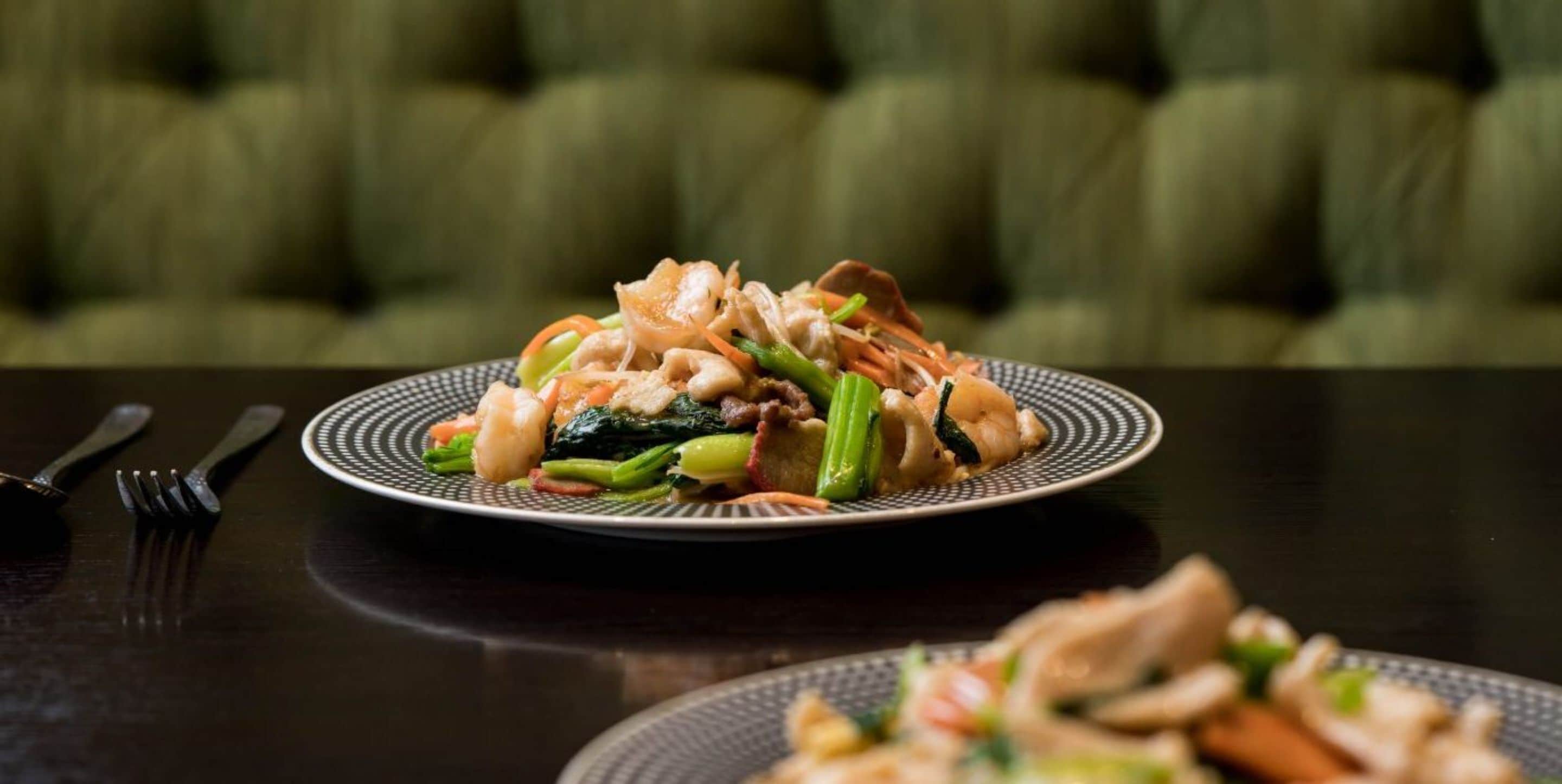 Lunch and dinner served, Chinese cuisine