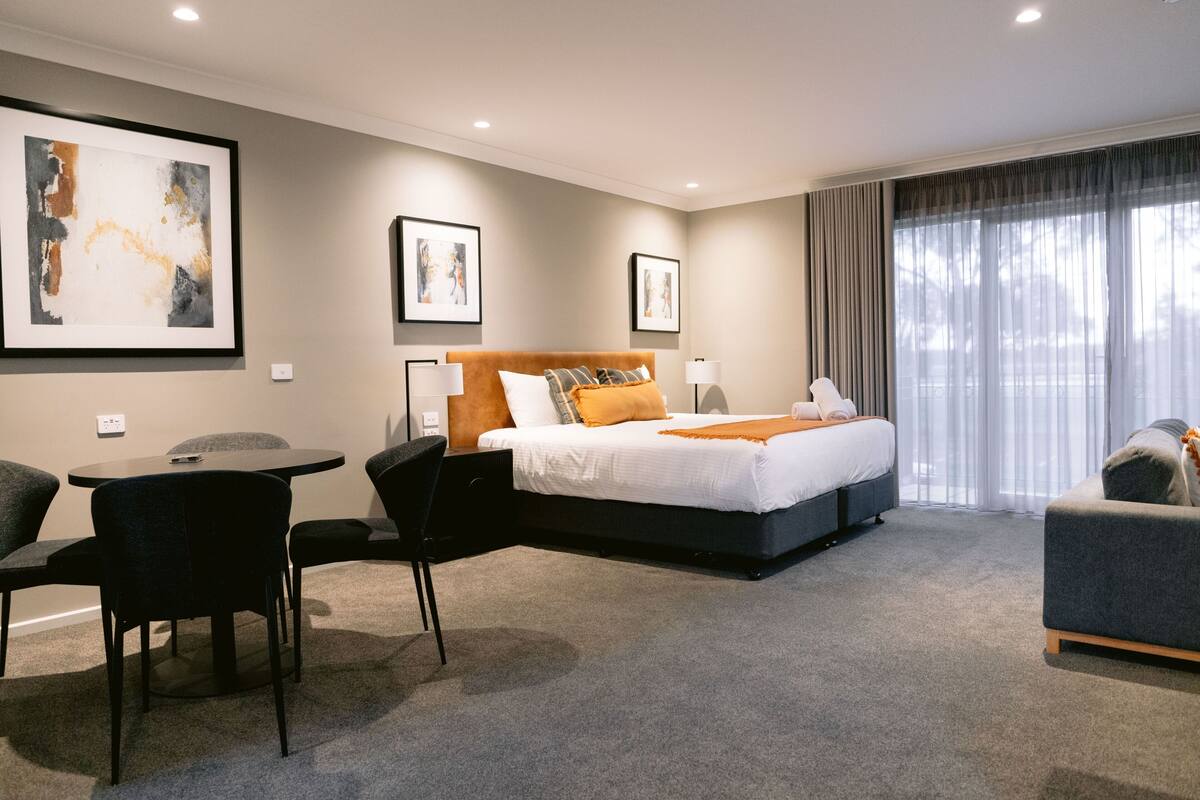 ラグジュアリー スイート キングベッド 1 台 ジェットバス (Luxury Spa Suite) | デスク、防音設備、アイロン / アイロン台、WiFi (無料)