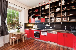 Townhouse 1 | Private kitchen | Full-size fridge, microwave, oven, dishwasher - 55 Davey (Hobart)