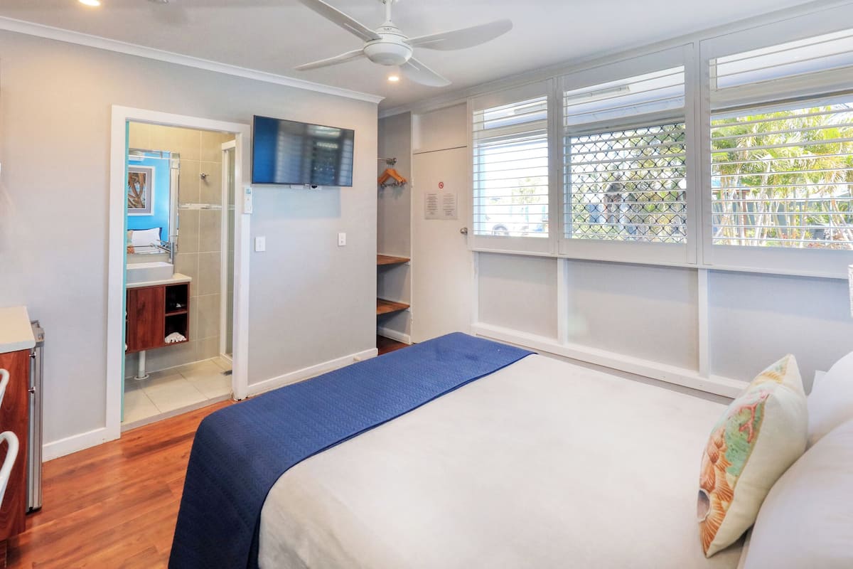 Chambre Deluxe, 1 grand lit | Literie de qualité supérieure, surmatelas, Wi-Fi gratuit, draps fournis