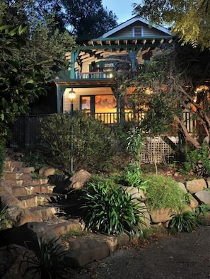 Front of property – evening/night - Belgrave Bed and Breakfast (Belgrave)