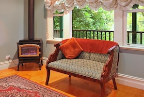 LED TV, DVD player - Belgrave Bed and Breakfast (Belgrave)