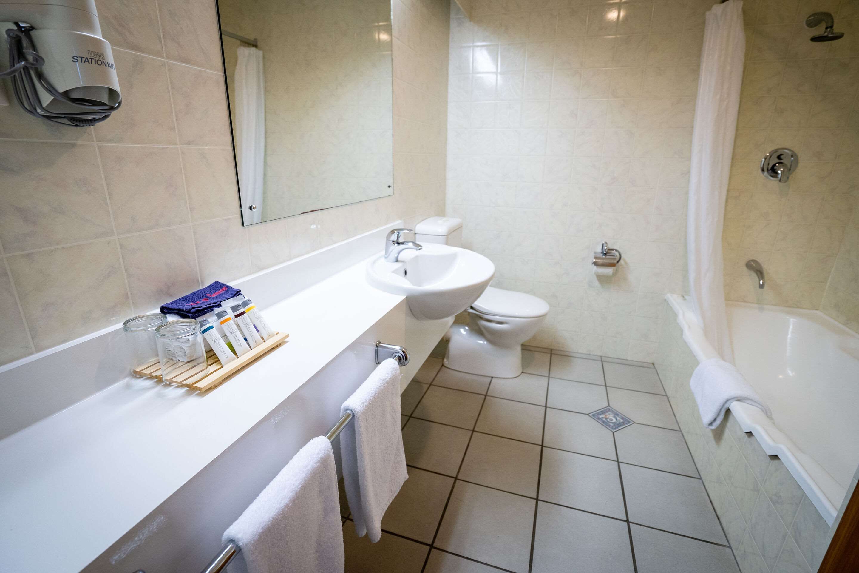 combined shower/bathtub, free toiletries, hair dryer, towels