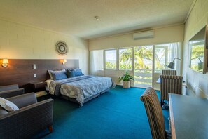 Superior Room | 迷你吧、客房内保险箱、办公桌、熨斗/熨衣板