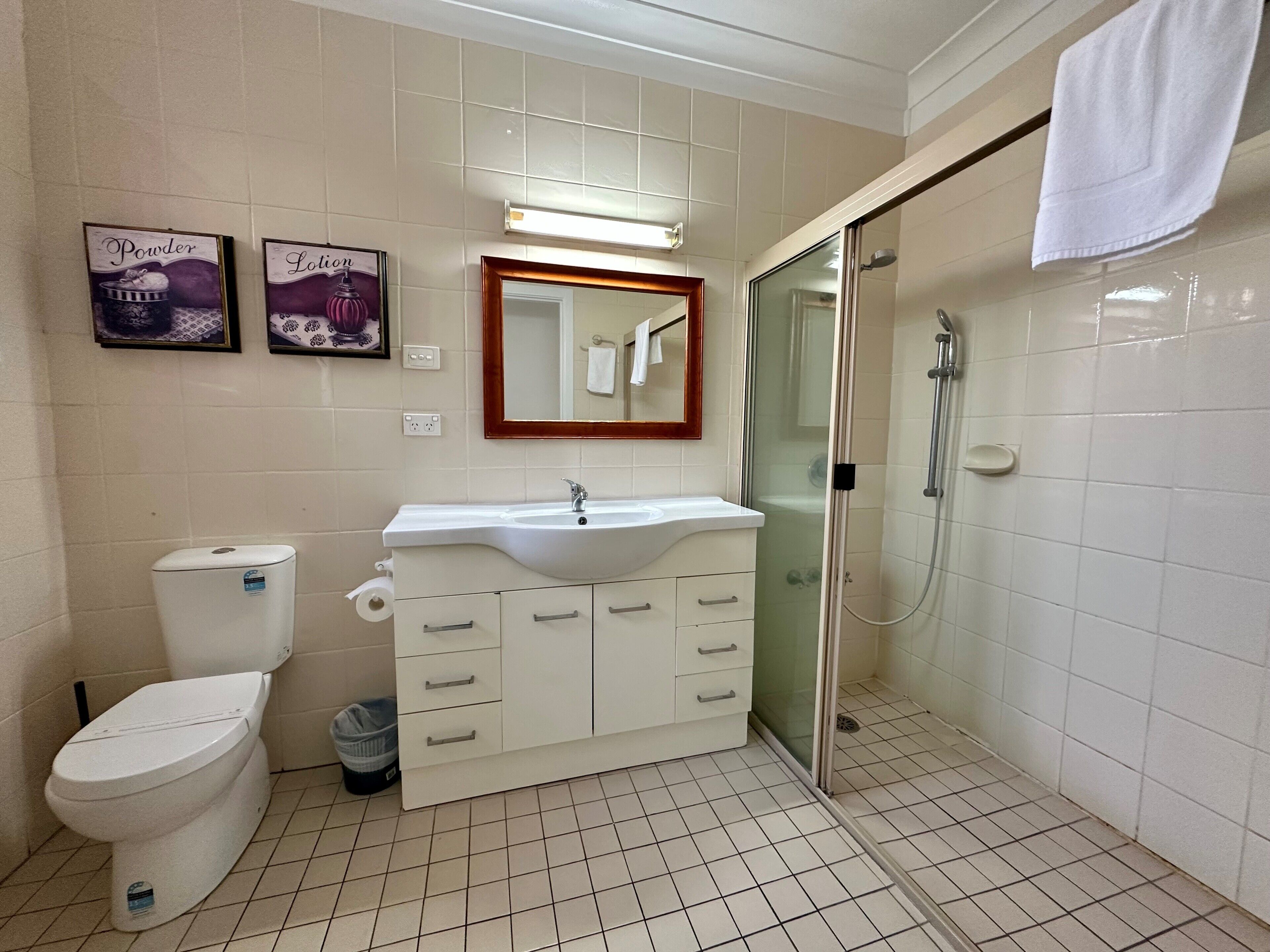 apartment | bathroom | jetted bath, free toiletries, hair dryer, towels