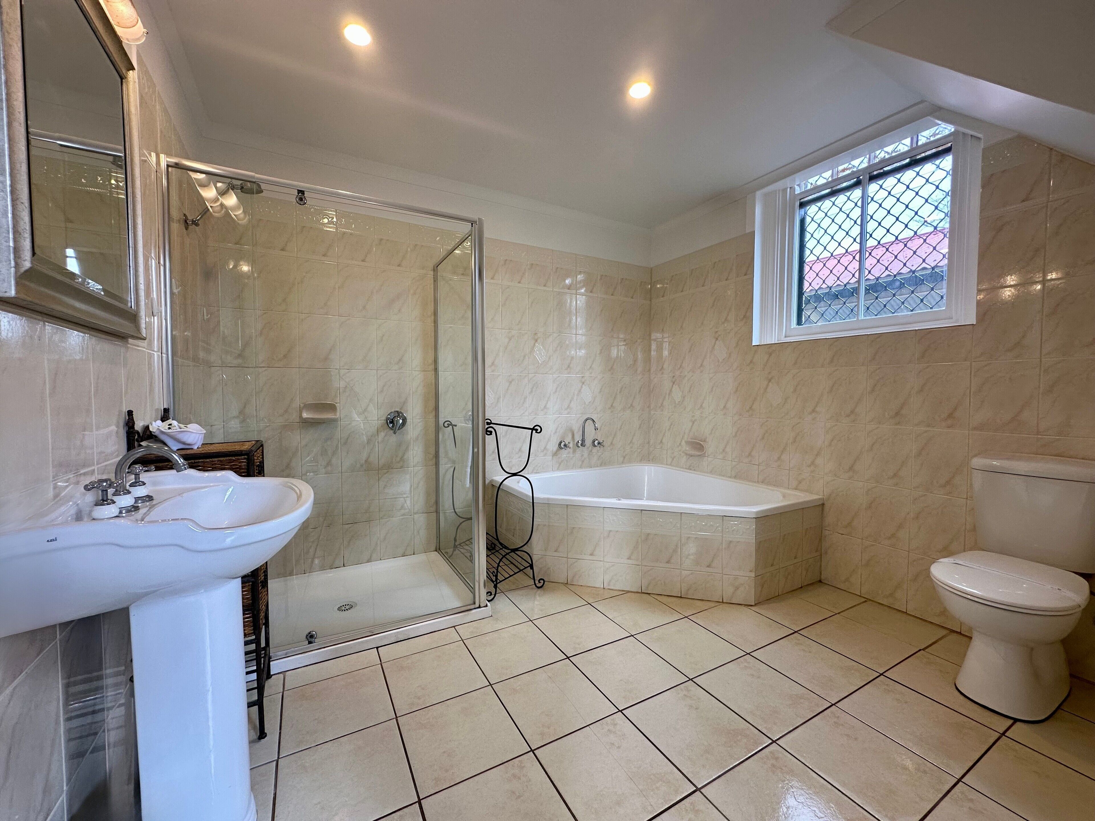 apartment | bathroom | jetted bath, free toiletries, hair dryer, towels