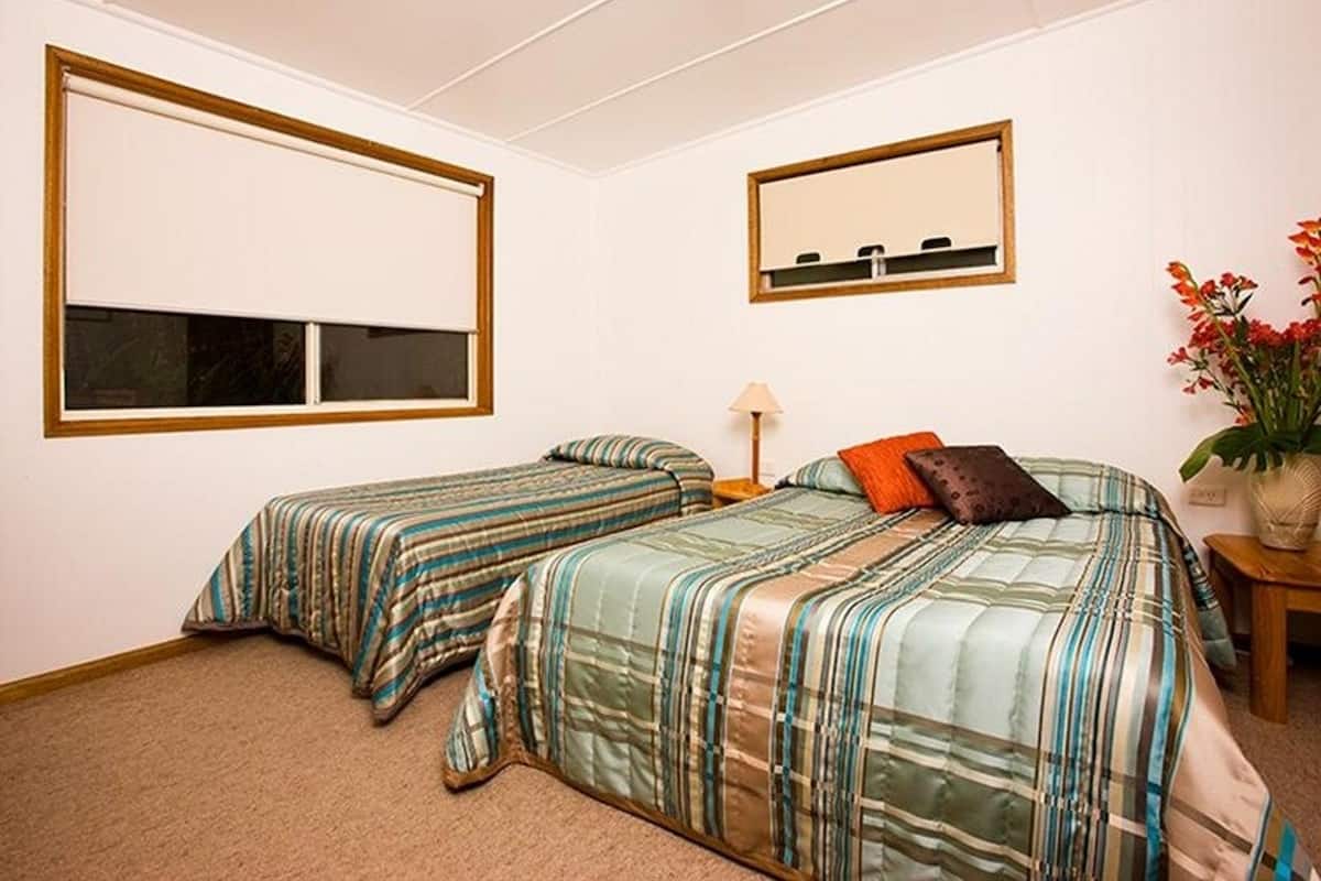 1 bedroom, iron/ironing board, bed sheets