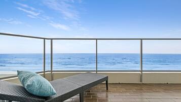 Vista para praia/oceano