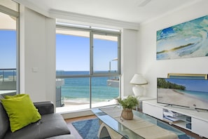 Lägenhet - 2 sovrum - viss havsutsikt | Vardagsrum | 40-centimeters LCD-tv med digitalkanaler och tv